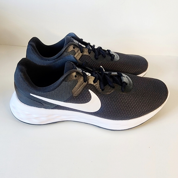 Nike NEW Revolution Black Running Tennis Shoes Womens Size 11 Wide 4E NIB NWT - Picture 4 of 10